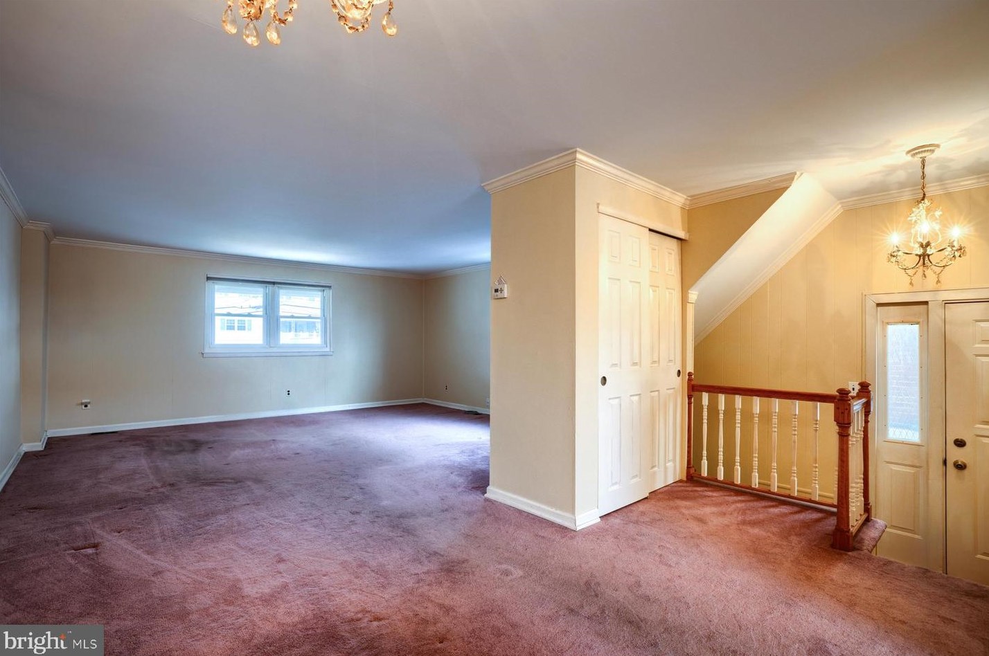 10921 Kirby Dr, Philadelphia, PA 19154-4205