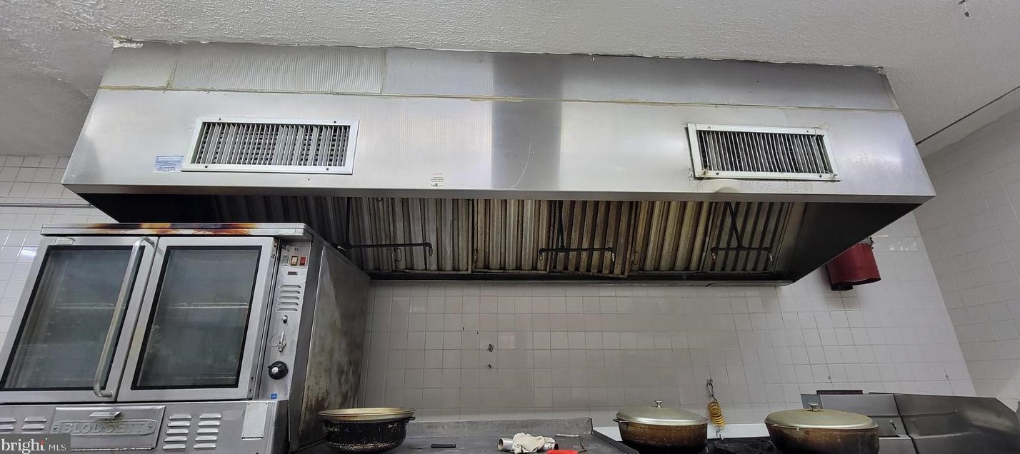 2838 Kensington Ave, Philadelphia PA 19134-1513 exterior