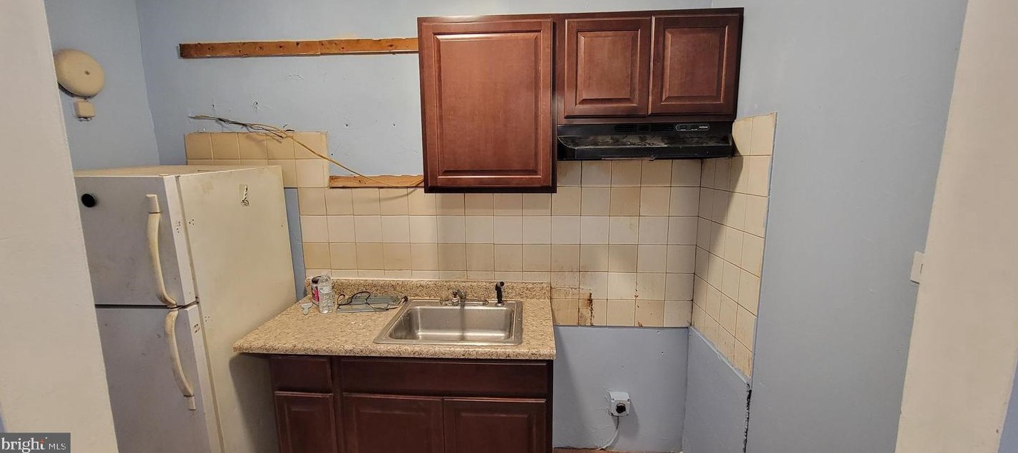 2838 Kensington Ave, Philadelphia PA 19134-1513 exterior