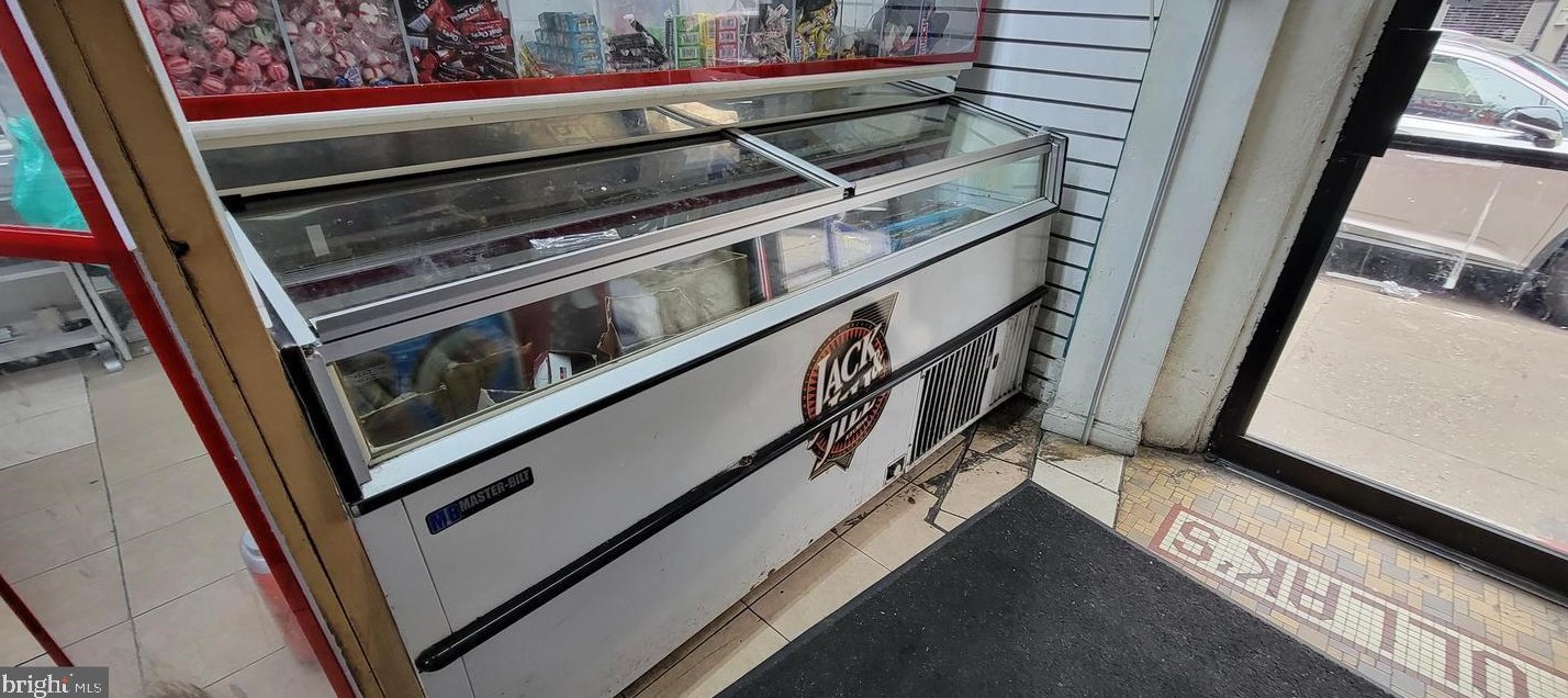 2838 Kensington Ave, Philadelphia PA 19134-1513 exterior