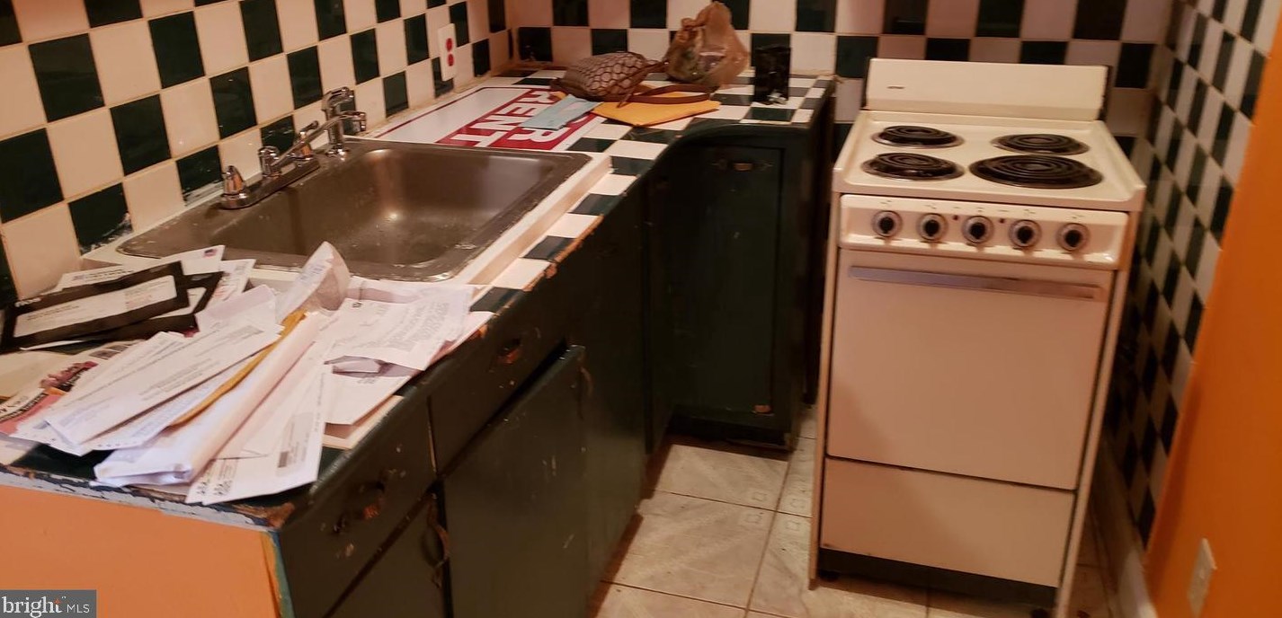 2838 Kensington Ave, Philadelphia PA 19134-1513 exterior