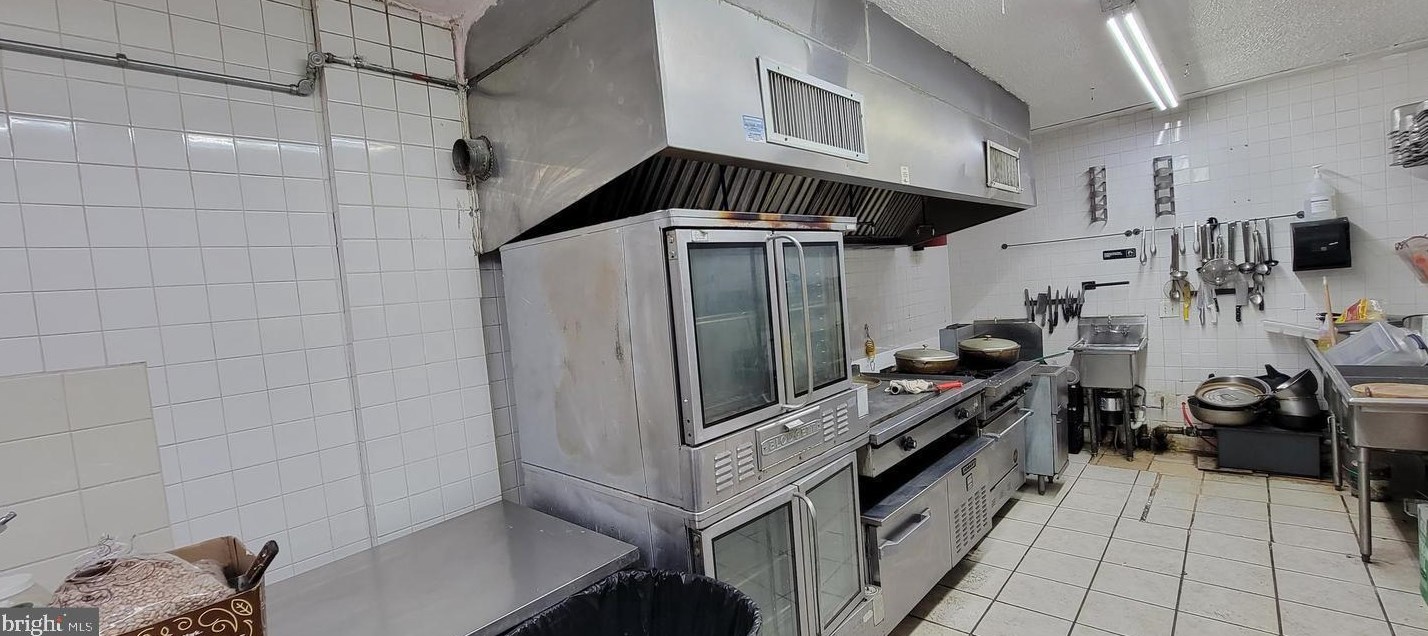 2838 Kensington Ave, Philadelphia PA 19134-1513 exterior