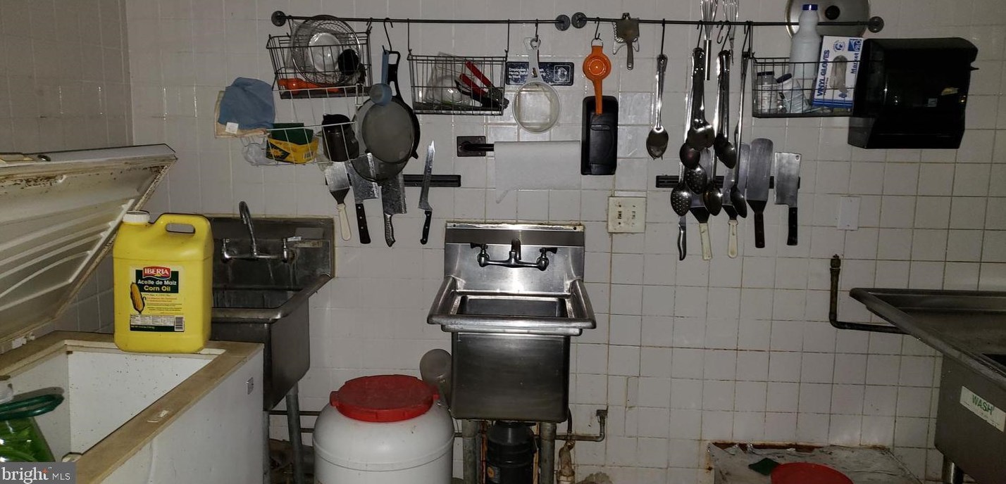 2838 Kensington Ave, Philadelphia PA 19134-1513 exterior