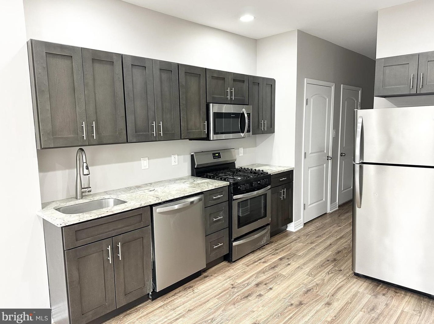 2053 Snyder Ave, Philadelphia PA 19148-2310 exterior