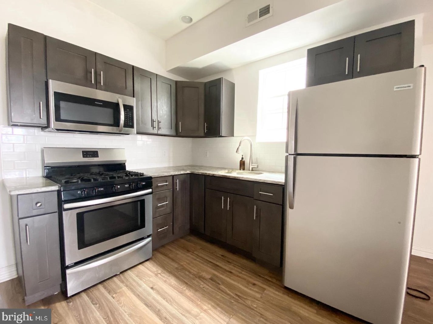 2053 Snyder Ave, Philadelphia PA 19148-2310 exterior