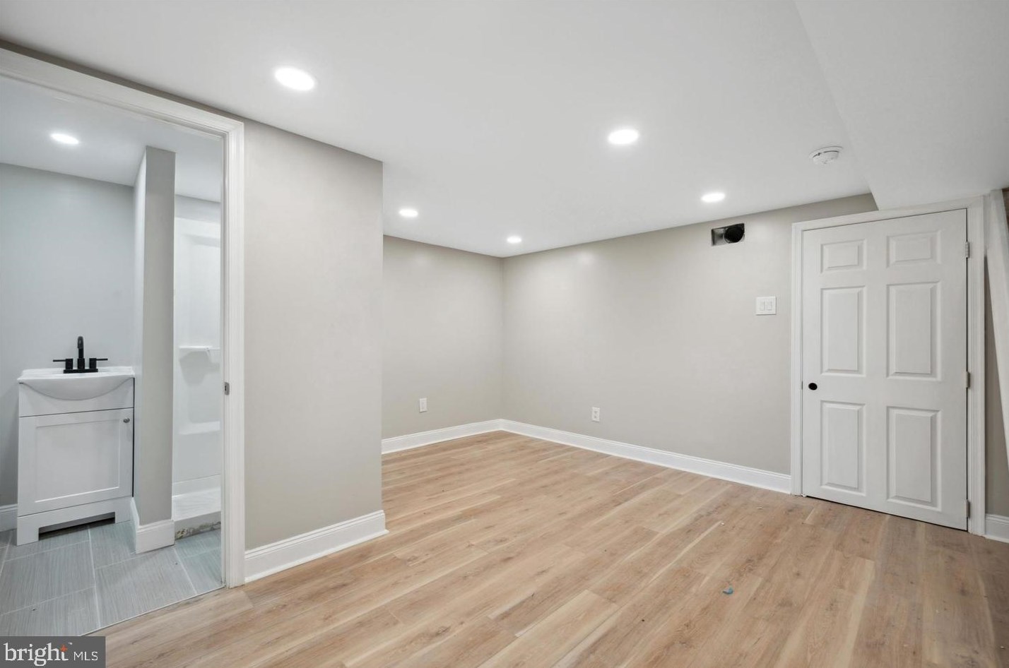 7322 Brentwood Rd, Philadelphia, PA 19151