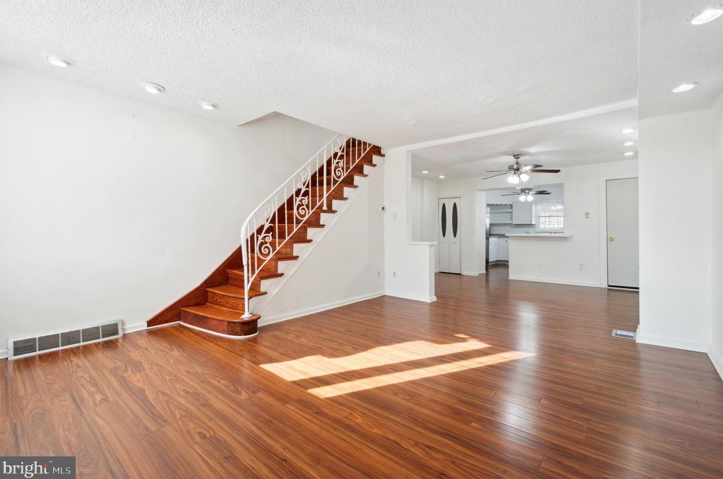 6637 Malvern Ave, Philadelphia PA  19151-2346 exterior