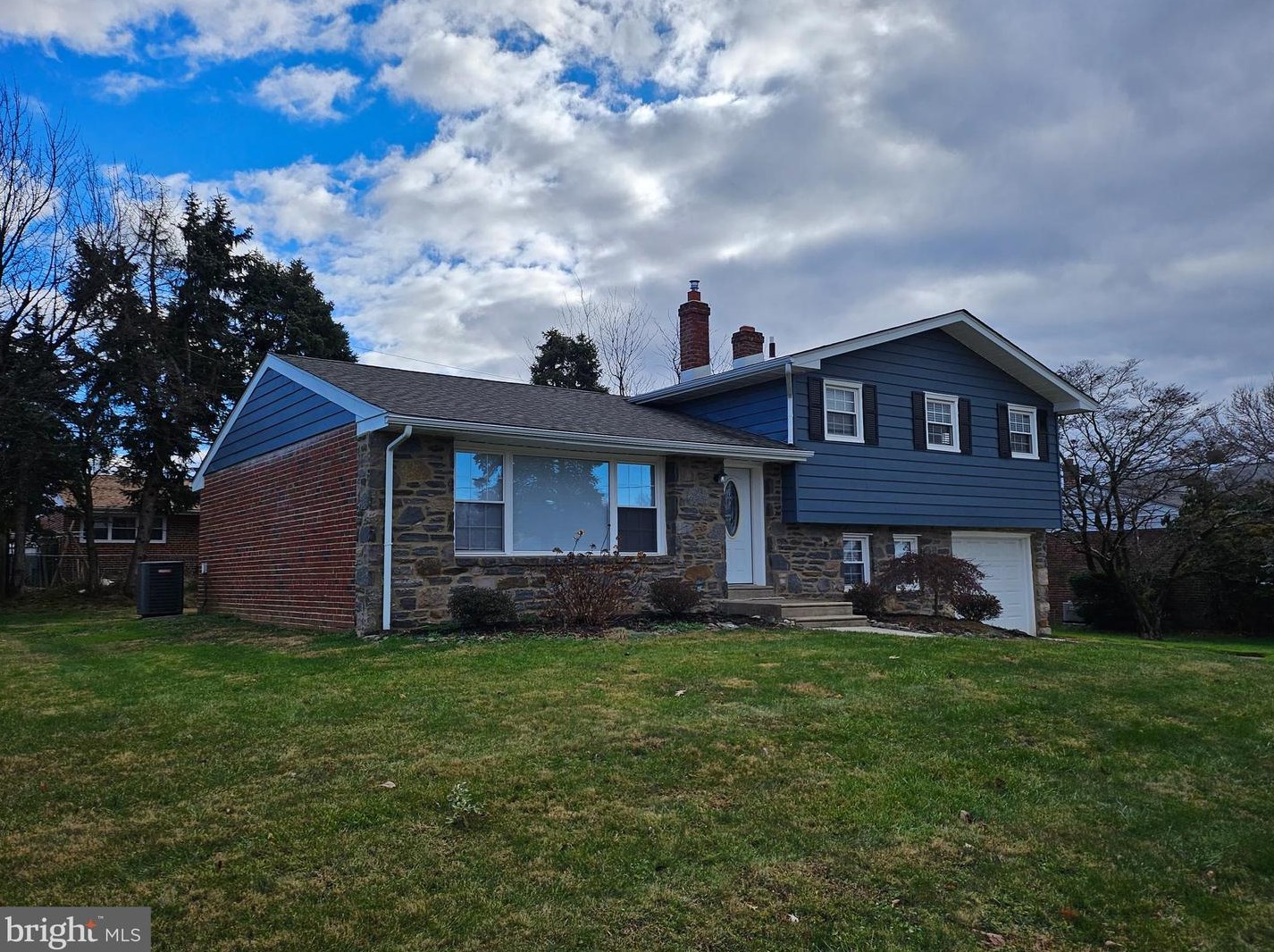 9221 Burbank Rd, Philadelphia PA  19115-3415 exterior