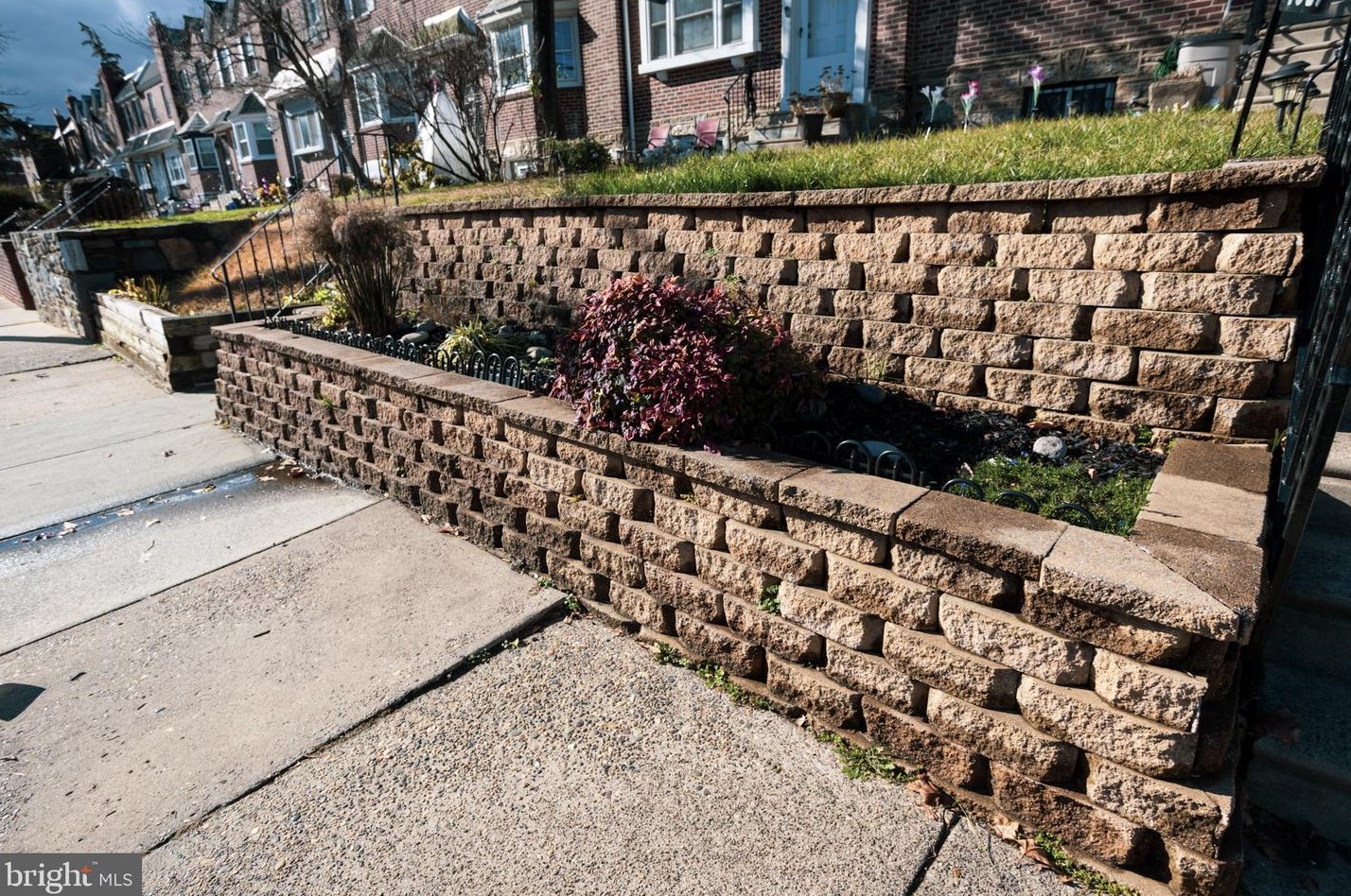 1527 Walnut Ln, Philadelphia, PA 19138-1607