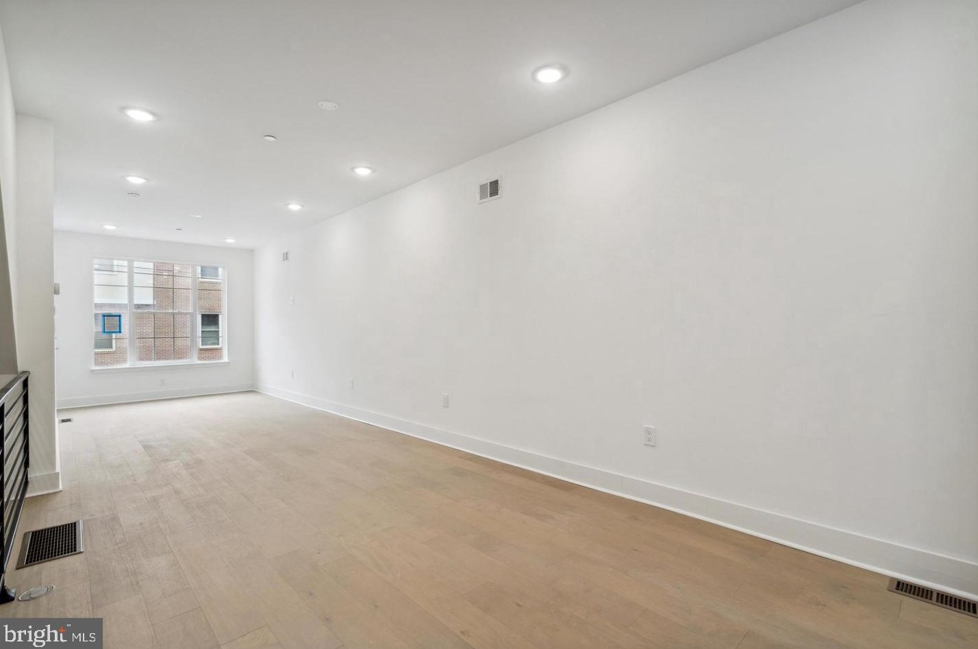 1121 S 26th St #1, Philadelphia, PA 19146