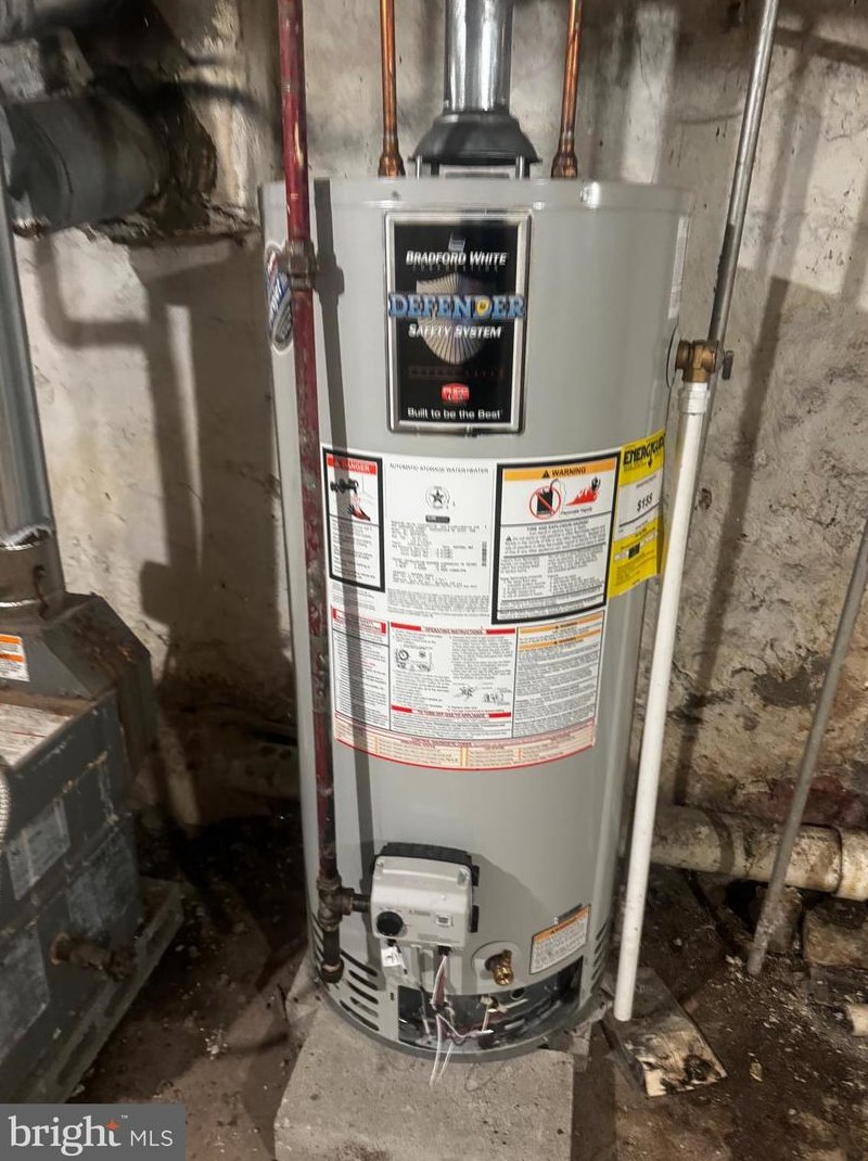 24 Farson St, Philadelphia PA 19139-2743 exterior