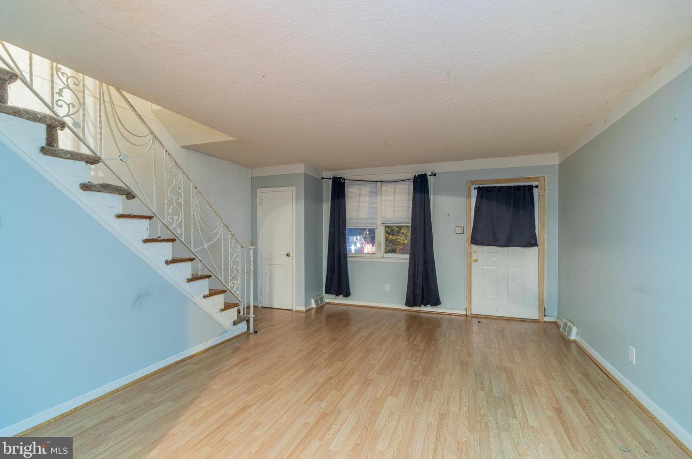 216 Stearly St, Philadelphia, PA 19111-5915