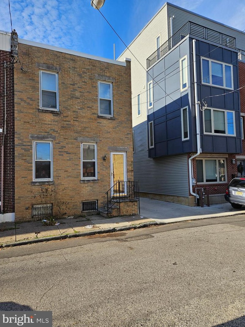 2622 Albert St, Philadelphia, PA 19125-3805