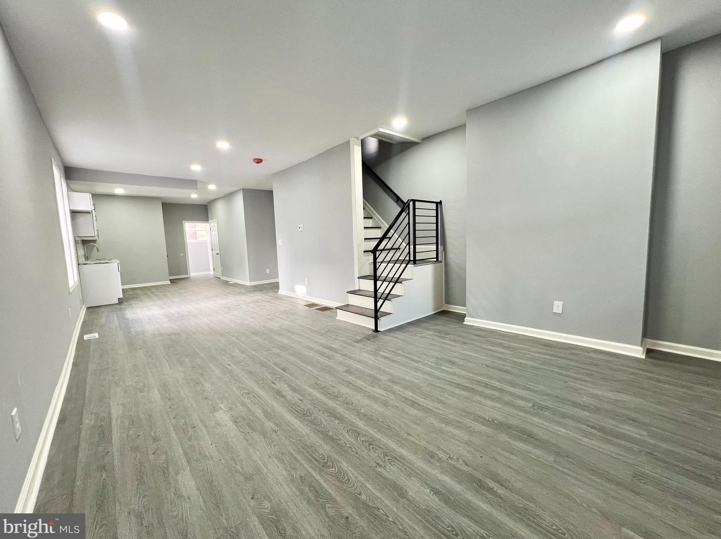 811 S 59th St, Philadelphia, PA 19143