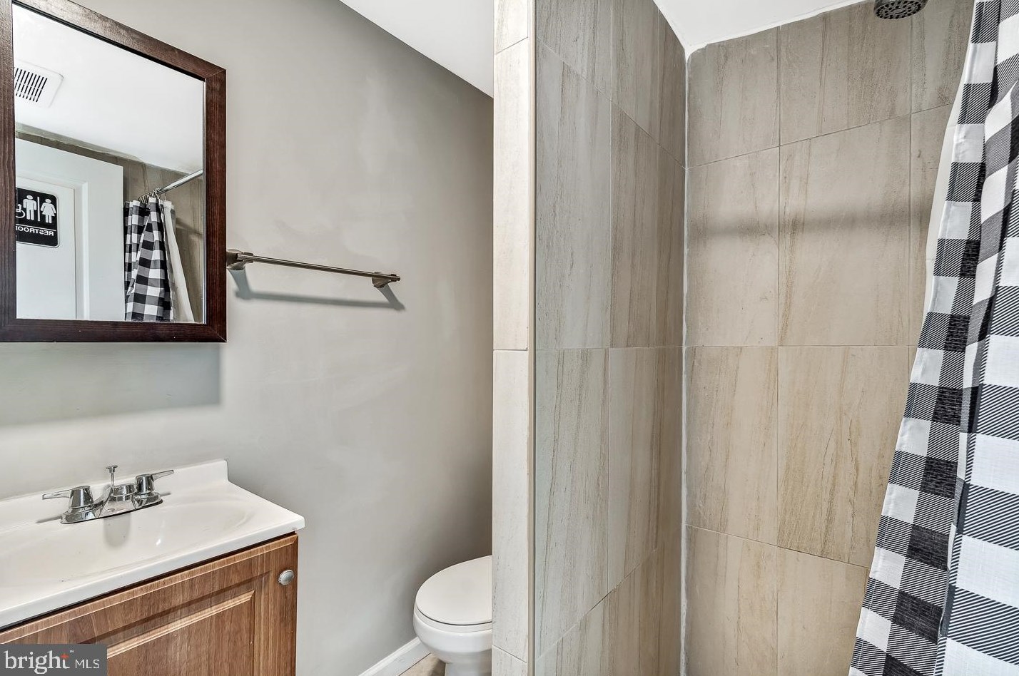 1120 Nevada St, Philadelphia PA  19133-1027 exterior