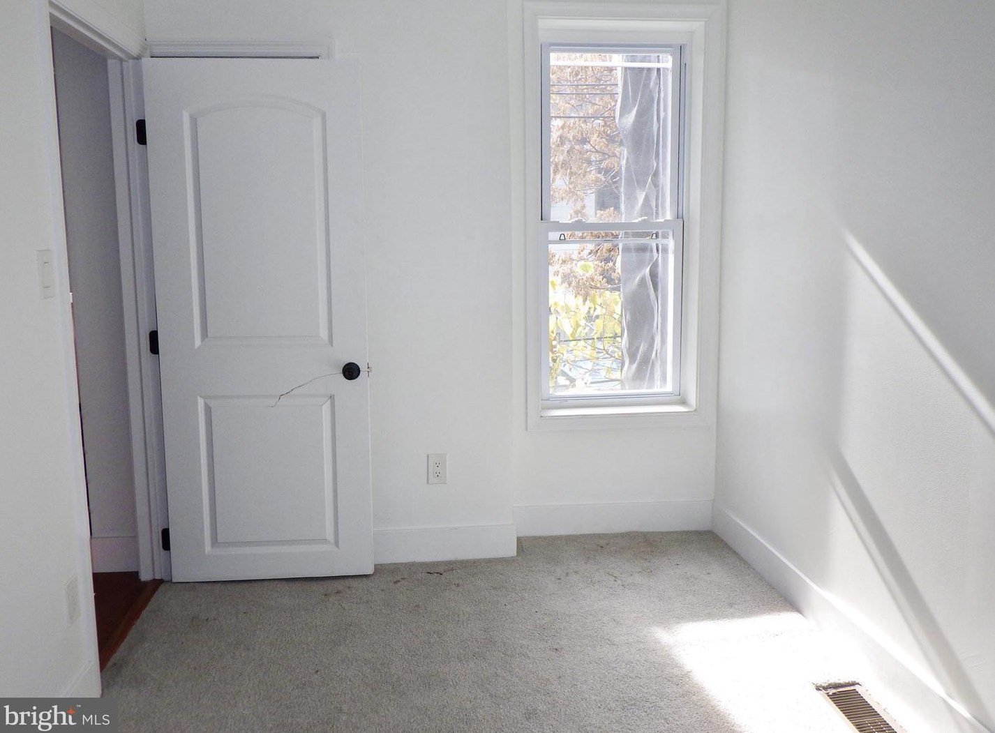 2124 Pierce St, Philadelphia PA 19148-1927 exterior