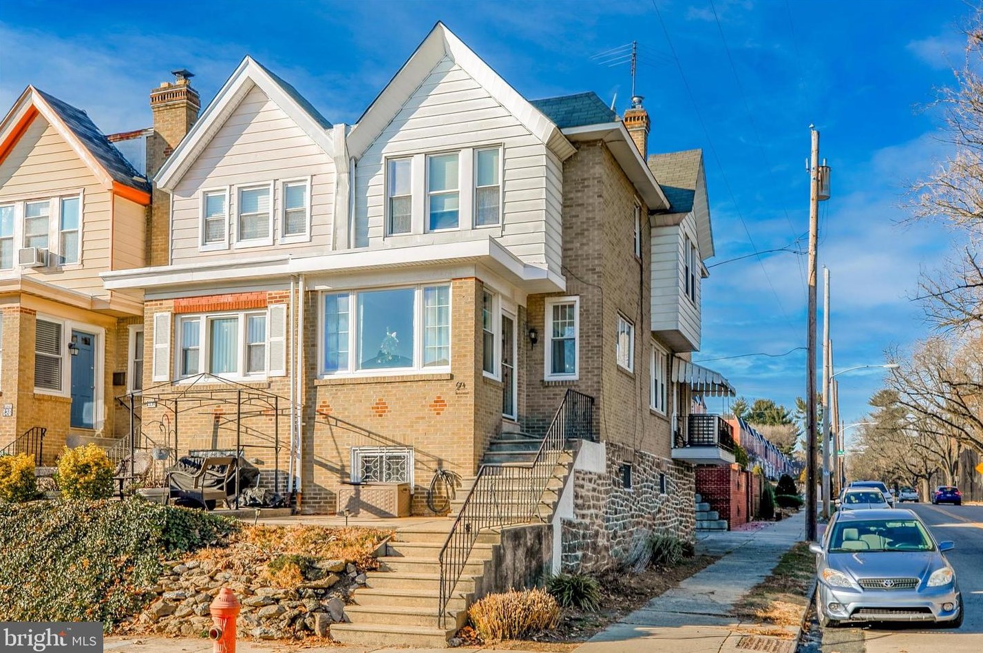 674 Jamestown St, Philadelphia, PA 19128-1705