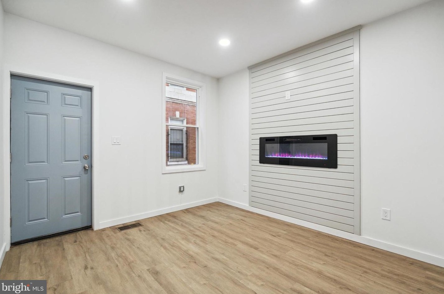 1739 Sepviva St, Philadelphia, PA 19125-2407