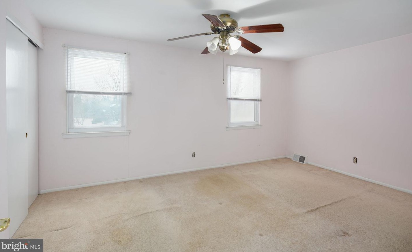 14030 Faraday St, Philadelphia, PA 19116-1008
