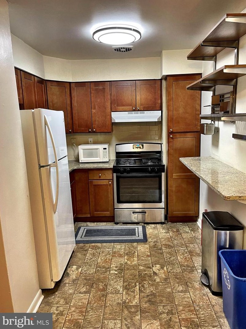 3933 Lankenau Ave #2, Philadelphia, PA 19131