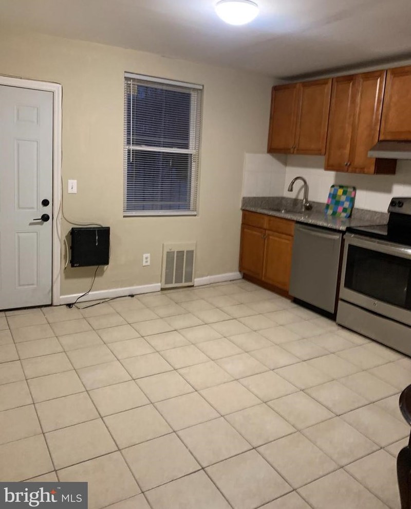 1347 S Corlies St, Philadelphia, PA 19146