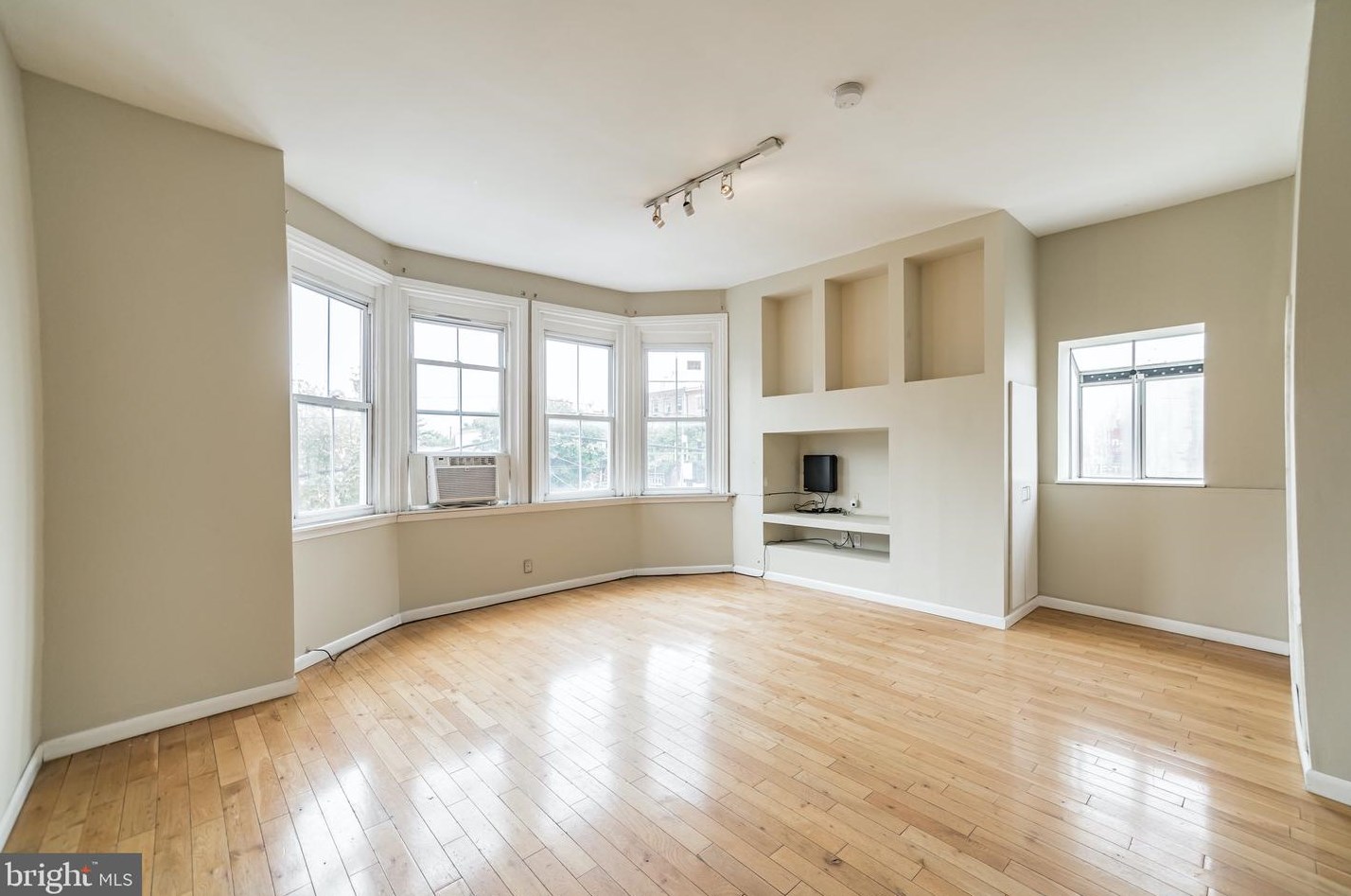 32 W Girard Ave #2, Philadelphia, PA 19123