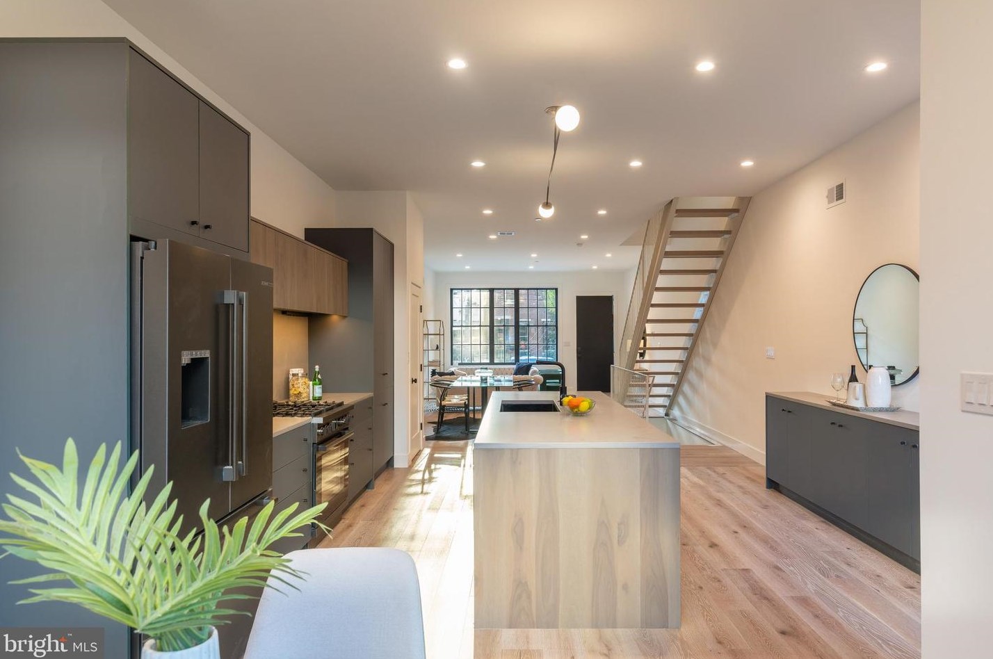 1113 Palmer St, Philadelphia PA 19125-2620 exterior