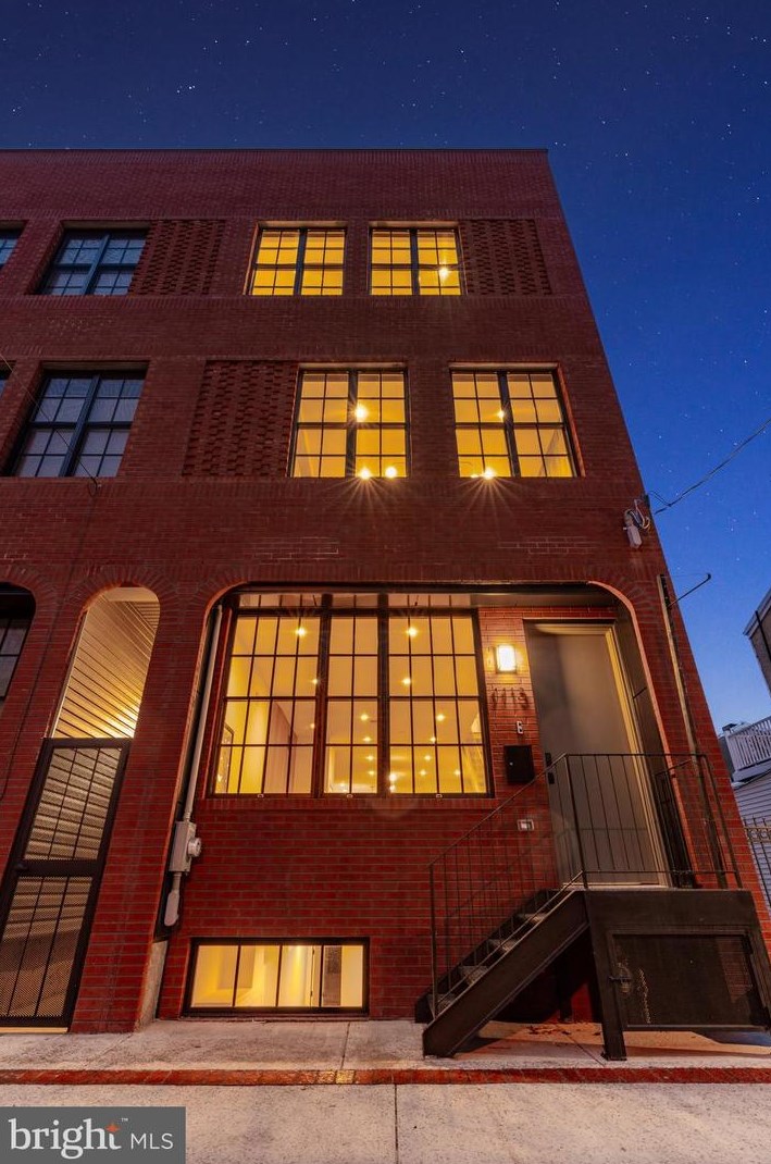 1113 Palmer St, Philadelphia PA 19125-2620 exterior