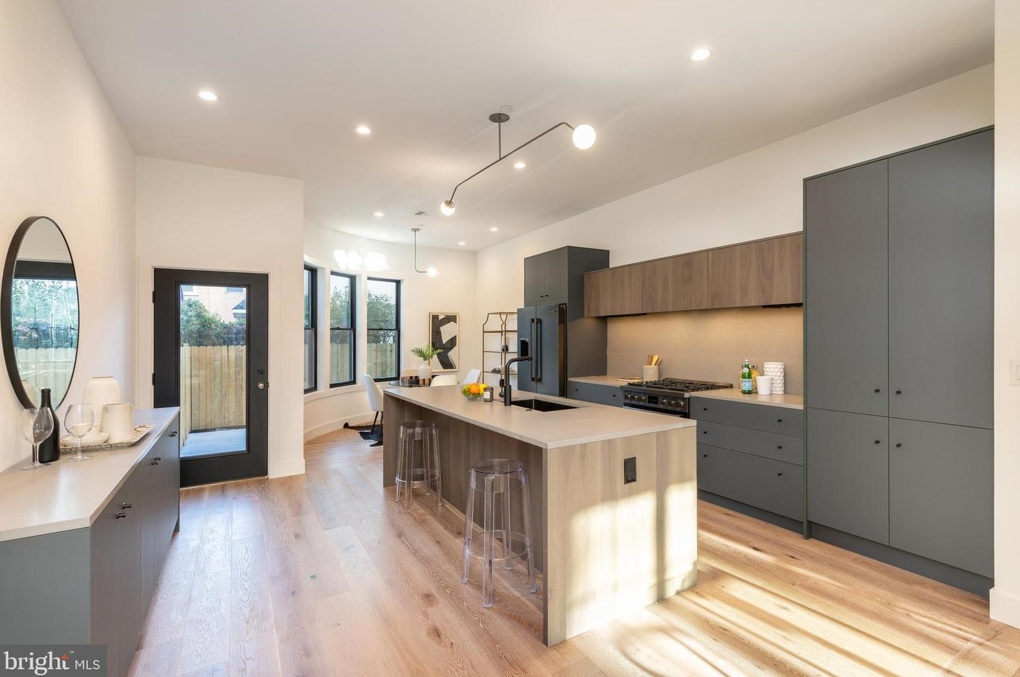 1113 Palmer St, Philadelphia PA 19125-2620 exterior