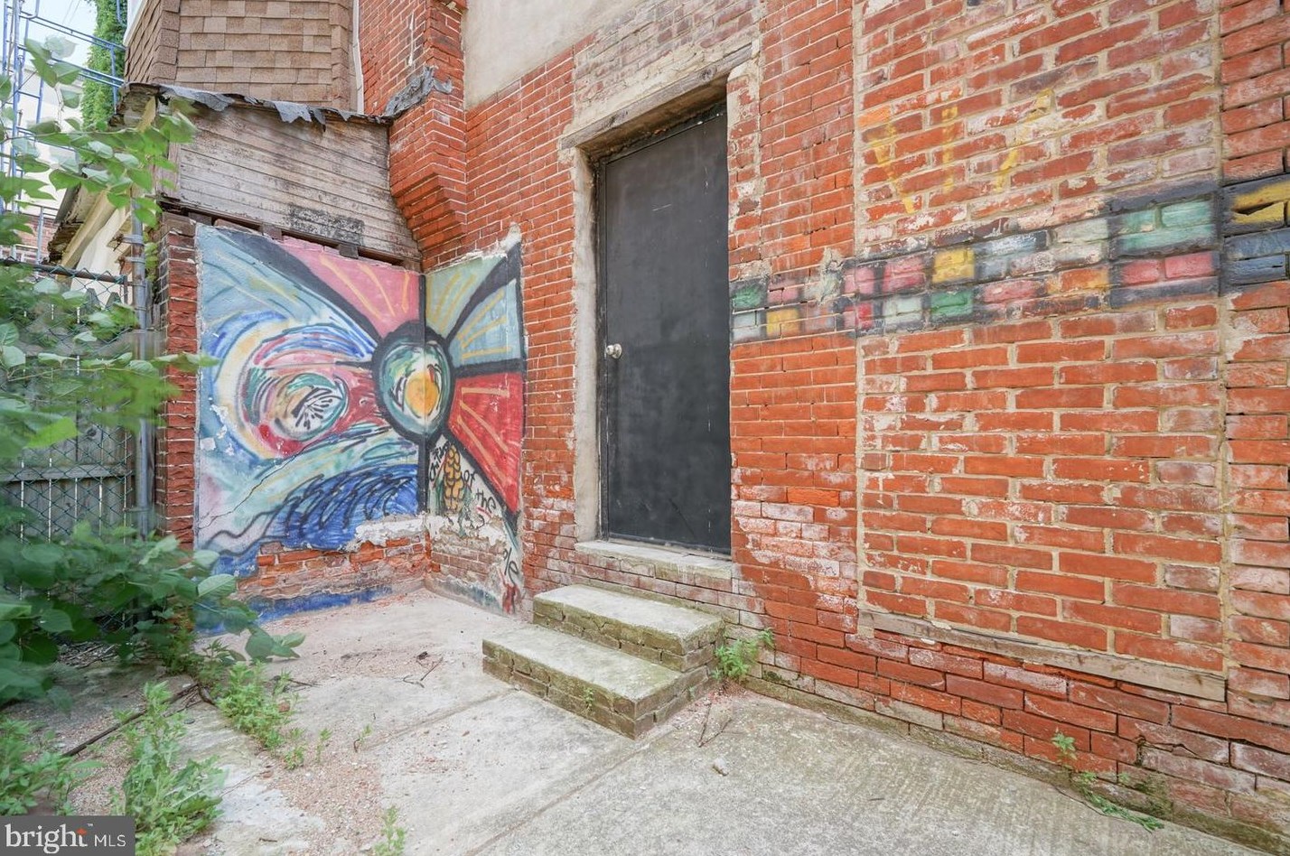 1637 Fairmount Ave #1, Philadelphia, PA 19130