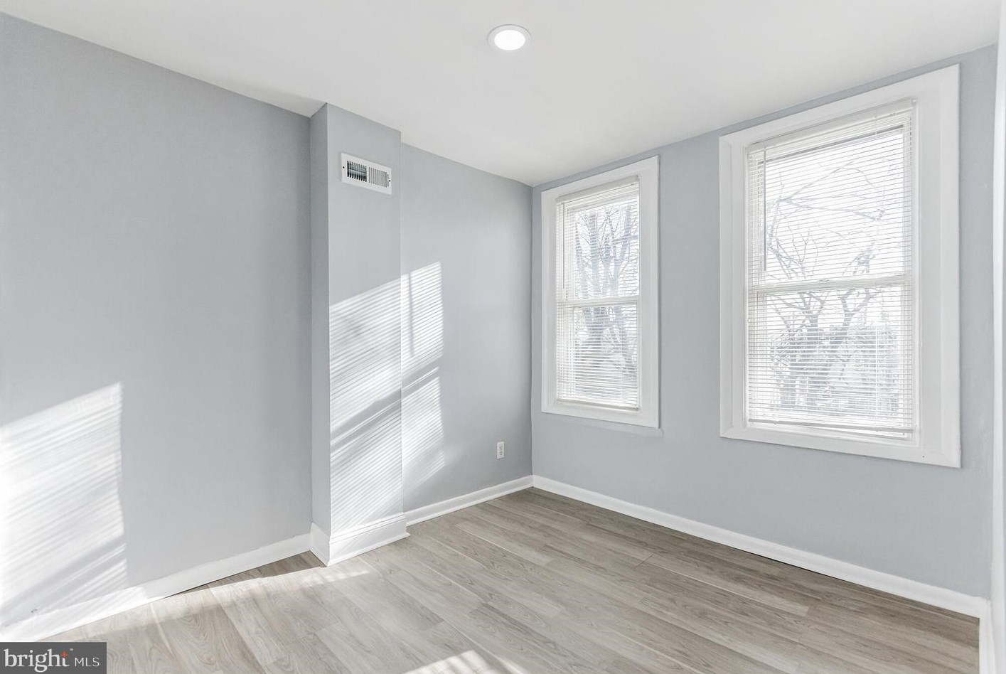 6212 Dickens Ave, Philadelphia PA 19142-3107 exterior