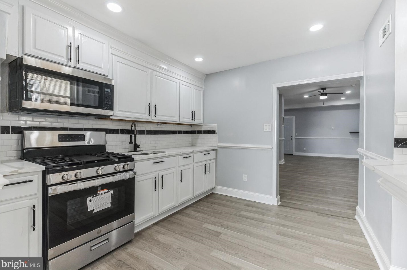 6212 Dickens Ave, Philadelphia PA 19142-3107 exterior