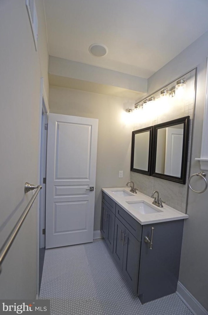 2528 Oxford St, Philadelphia PA  19121-2842 exterior