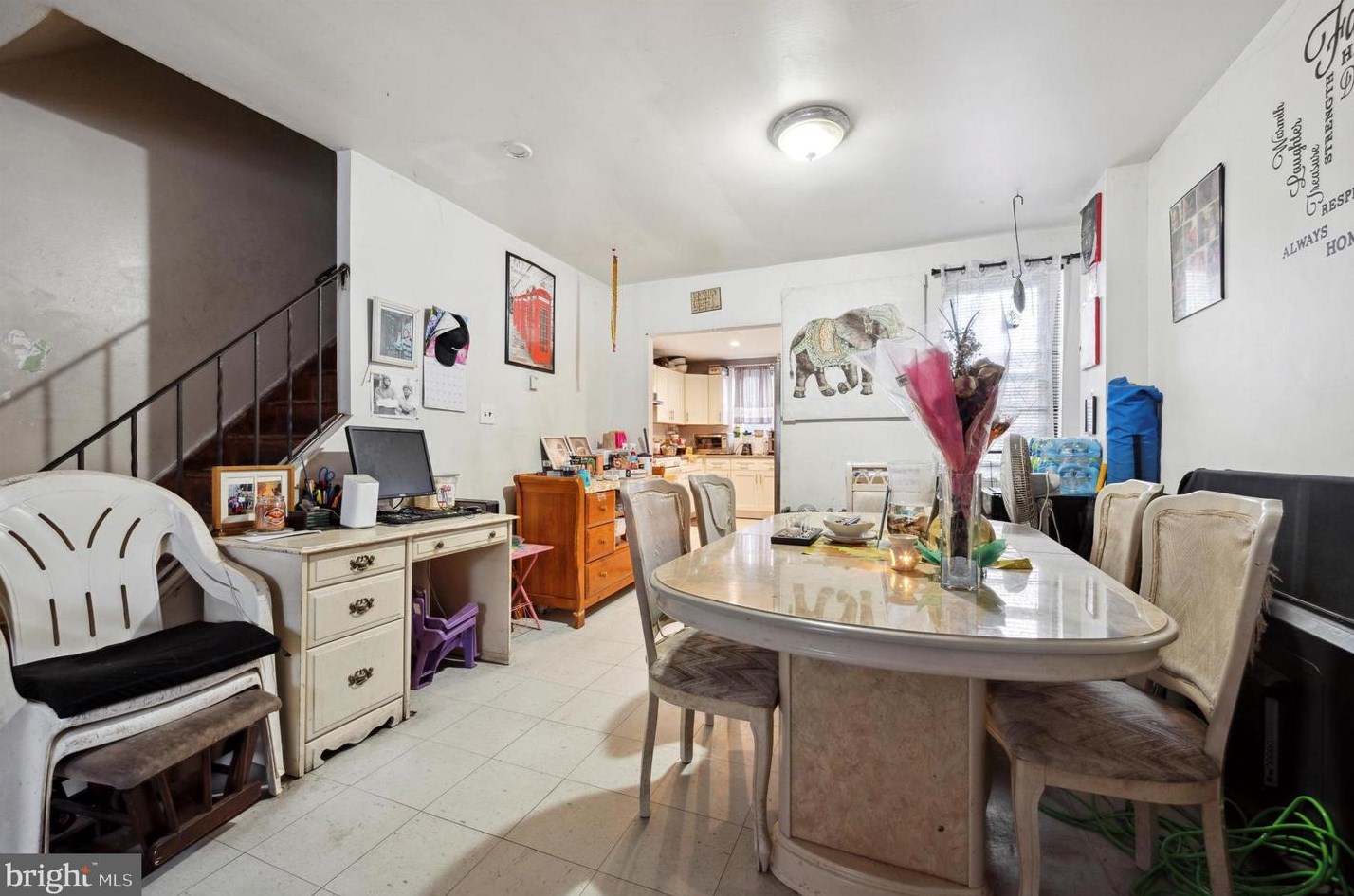 2023 Bambrey St, Philadelphia PA 19146-4405 exterior