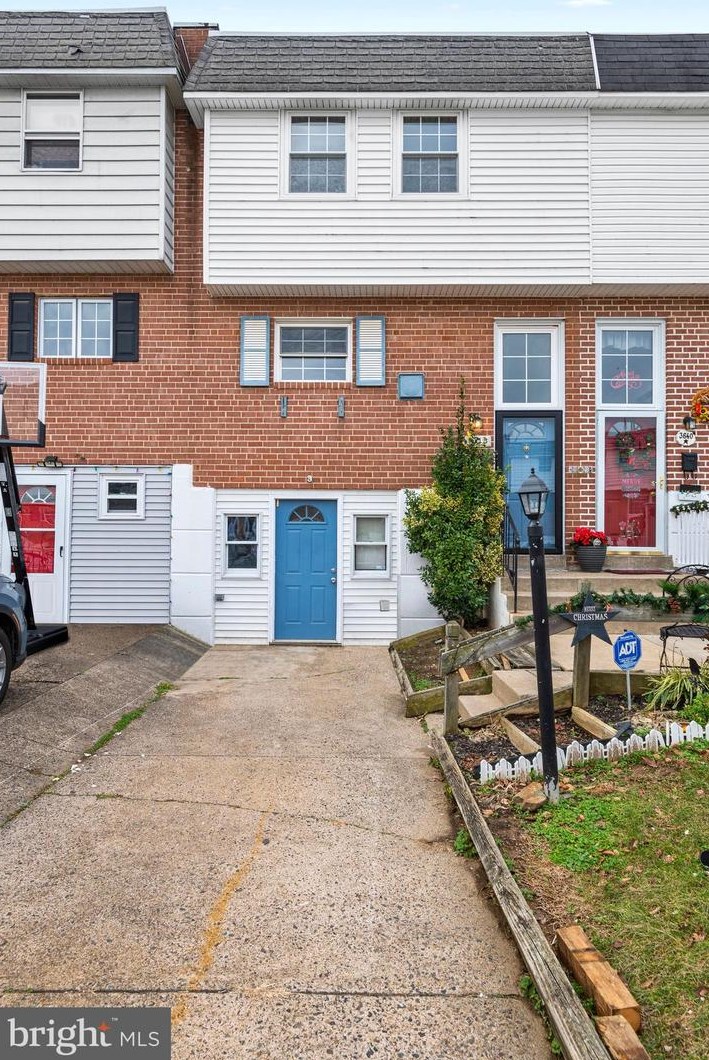 3642 Whitehall Ln, Philadelphia, PA 19114-1827