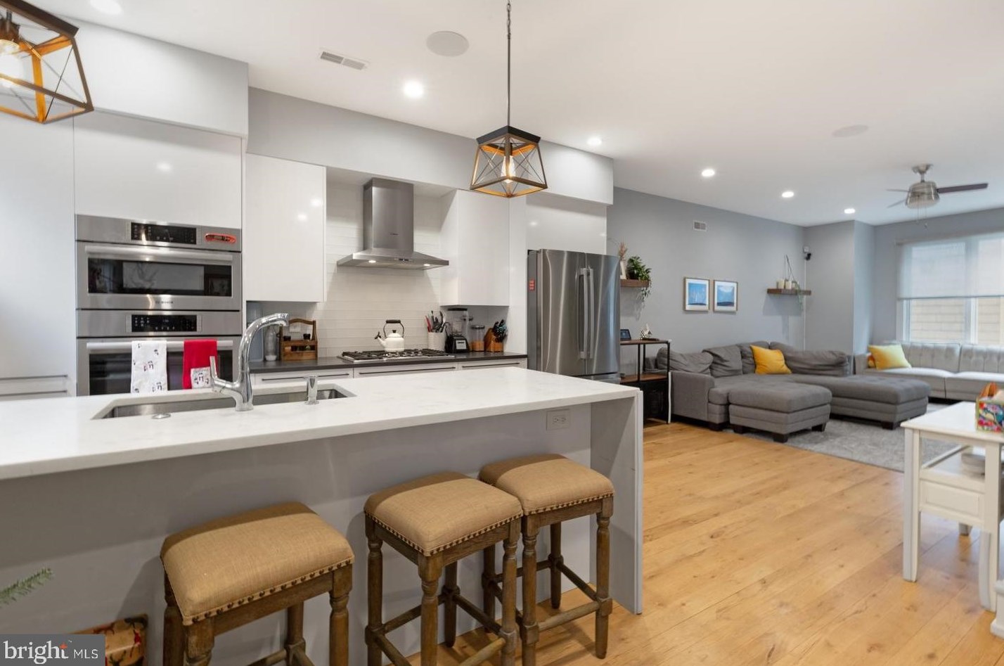 1305 N 27th St #2, Philadelphia, PA 19121