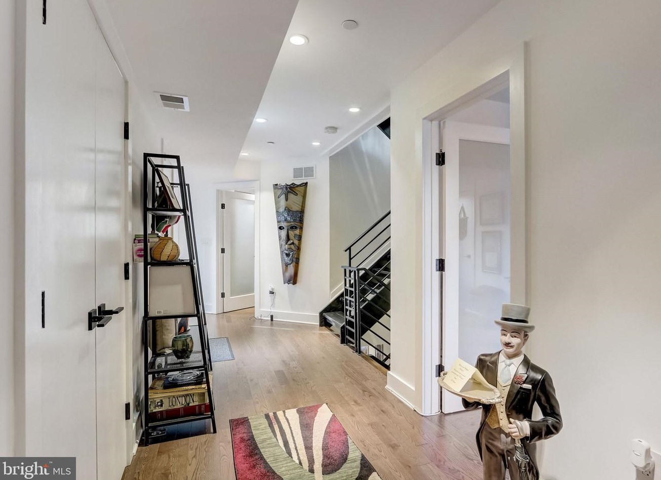 885 Orkney St, Philadelphia, PA 19123-2141