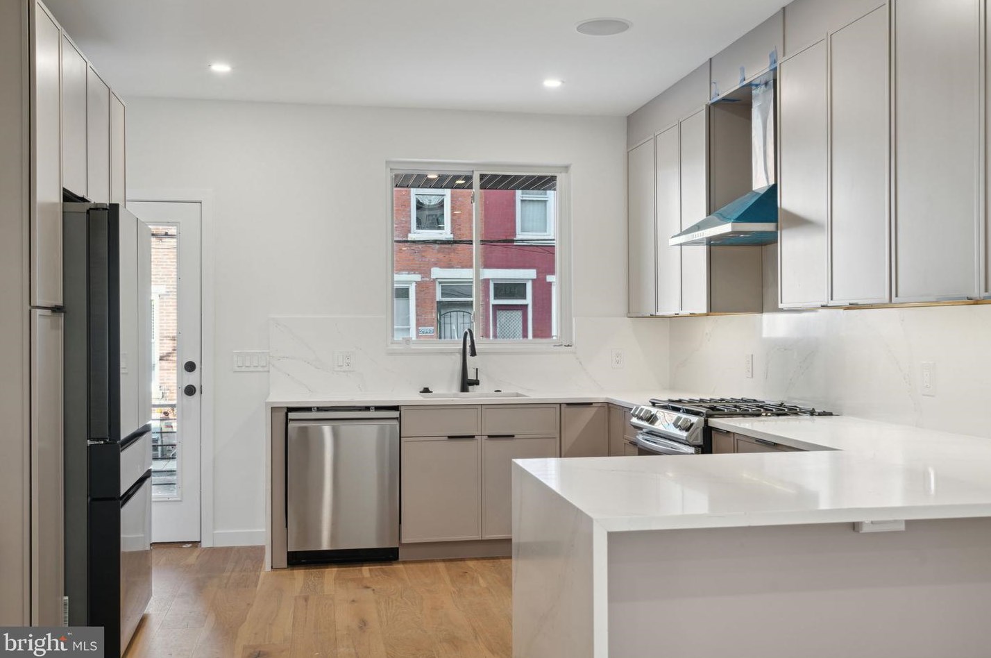 2943 Cambridge St, Philadelphia PA  19130-1115 exterior