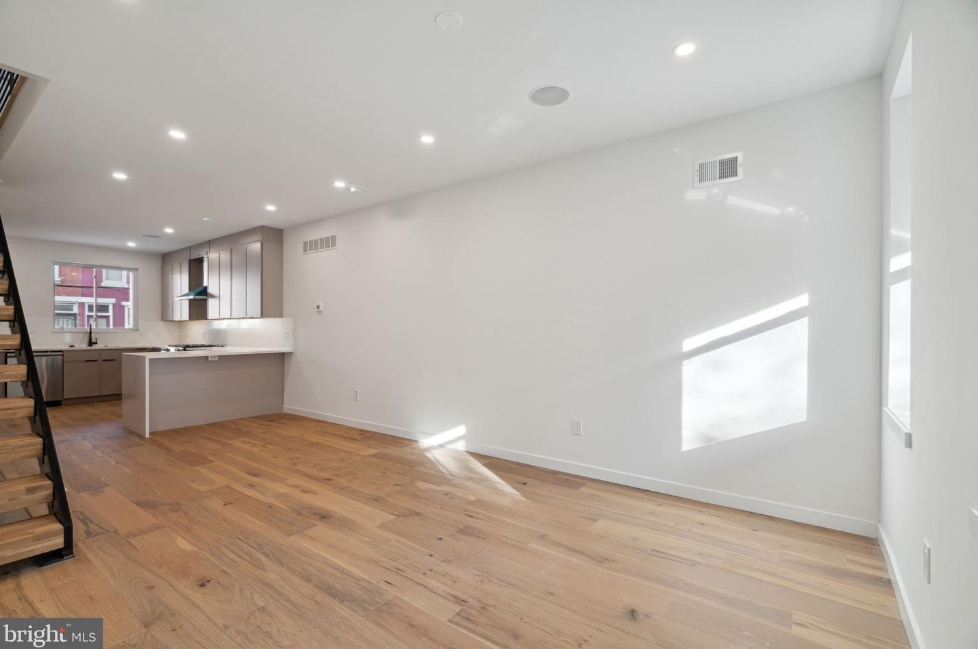 2943 Cambridge St, Philadelphia PA  19130-1115 exterior
