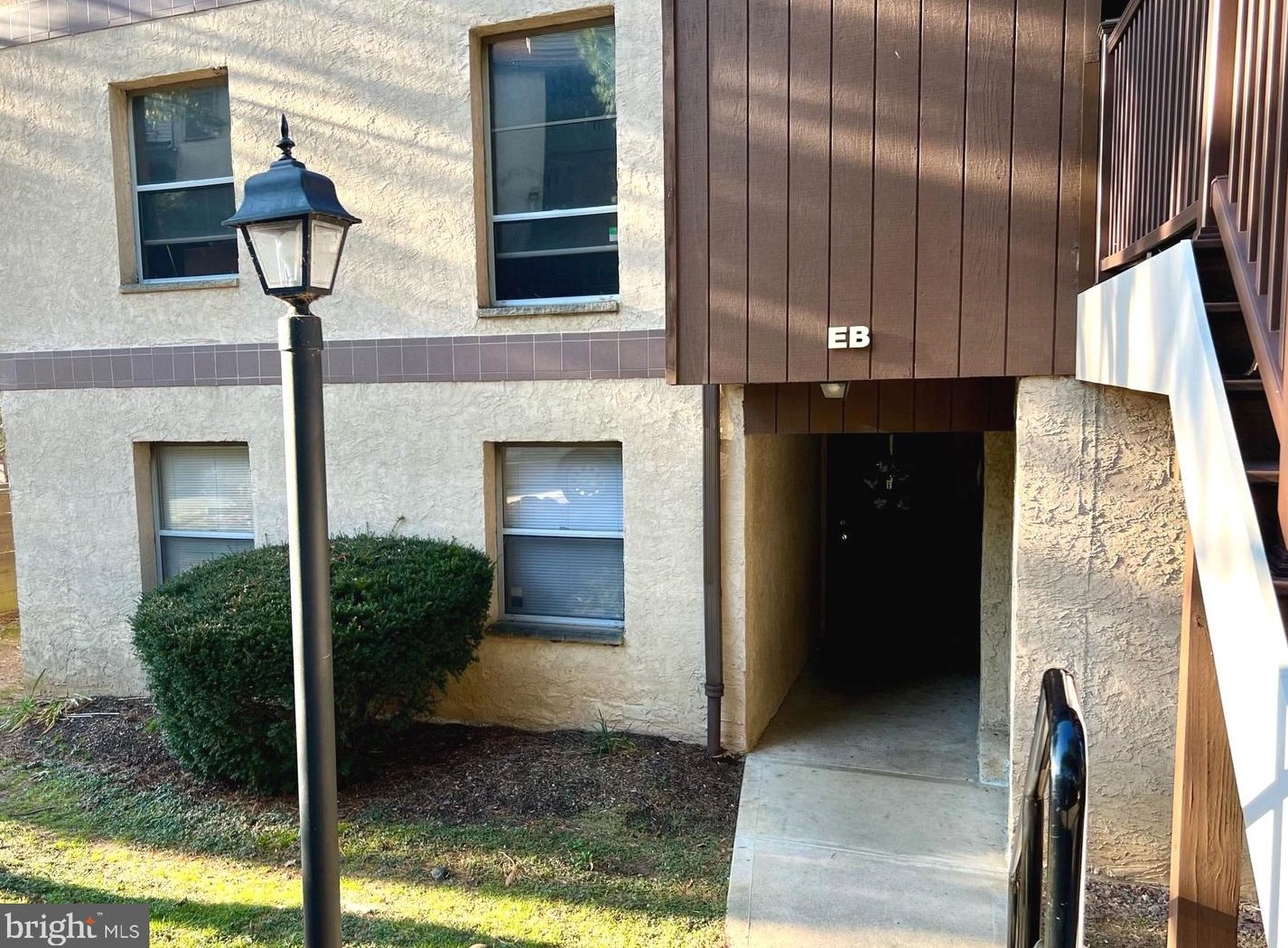 427 Shawmont Ave, Philadelphia PA  19128-4047 exterior