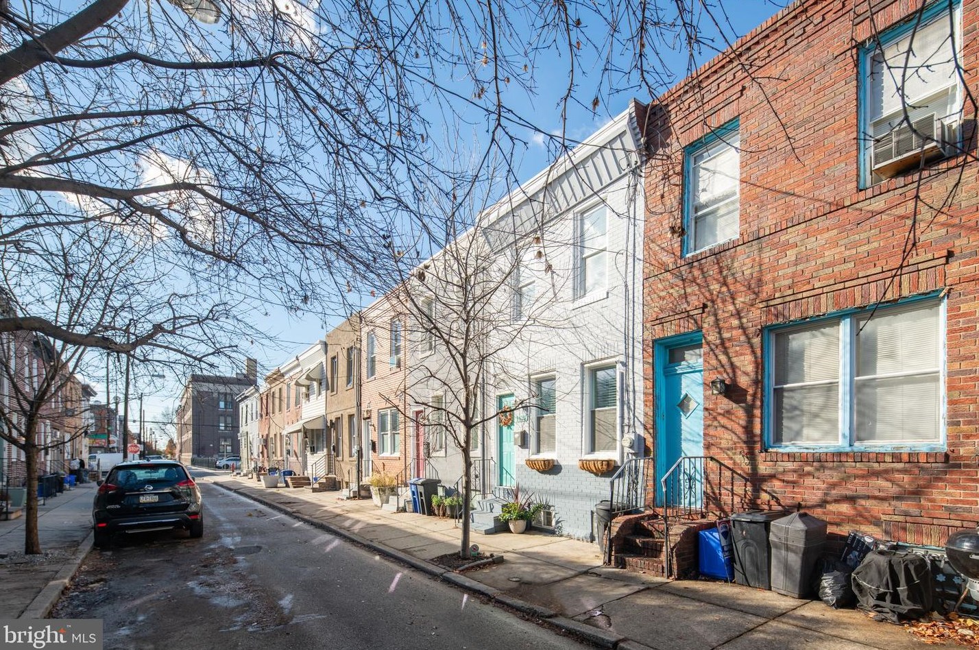 1436 Chadwick St, Philadelphia PA  19146-4729 exterior