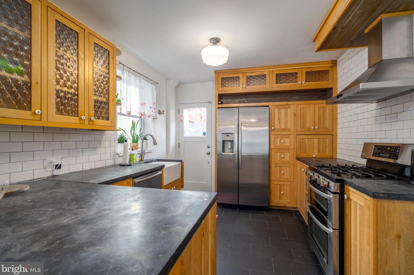 829 N Taylor St, Philadelphia, PA 19130