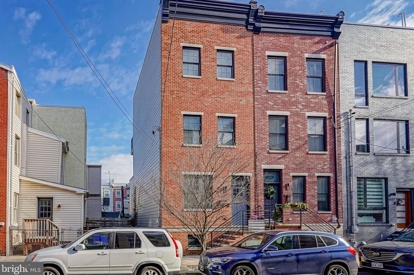 1031 Earl St, Philadelphia, PA 19125