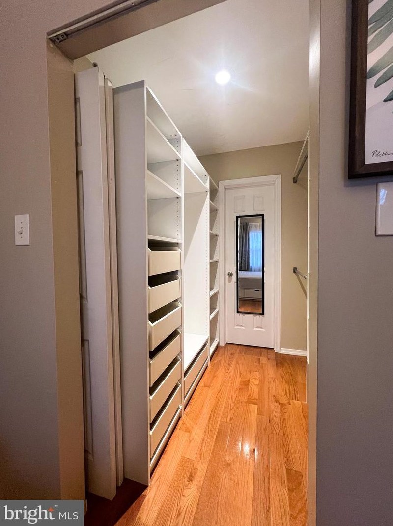 2333 Montrose St, Philadelphia, PA 19146-2531