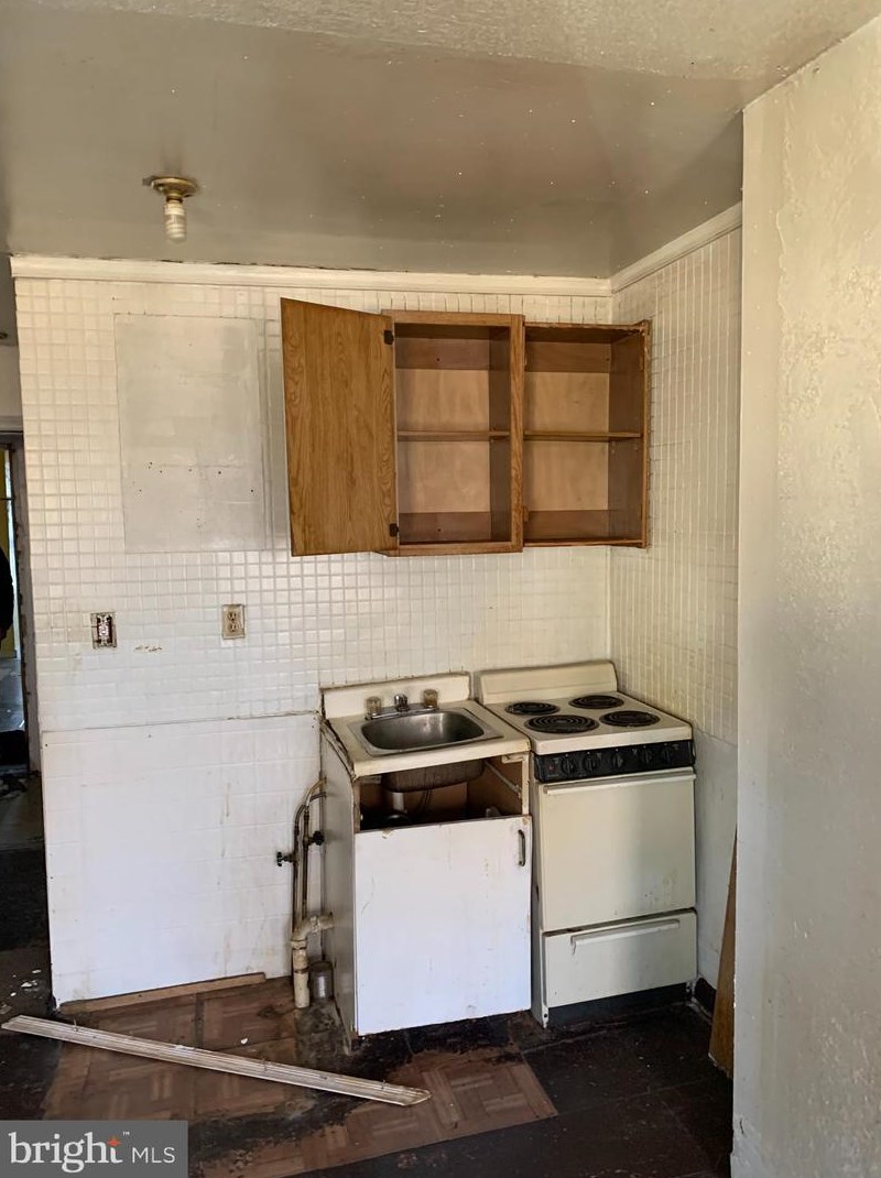 2910 Dauphin St, Philadelphia, PA 19132-3457