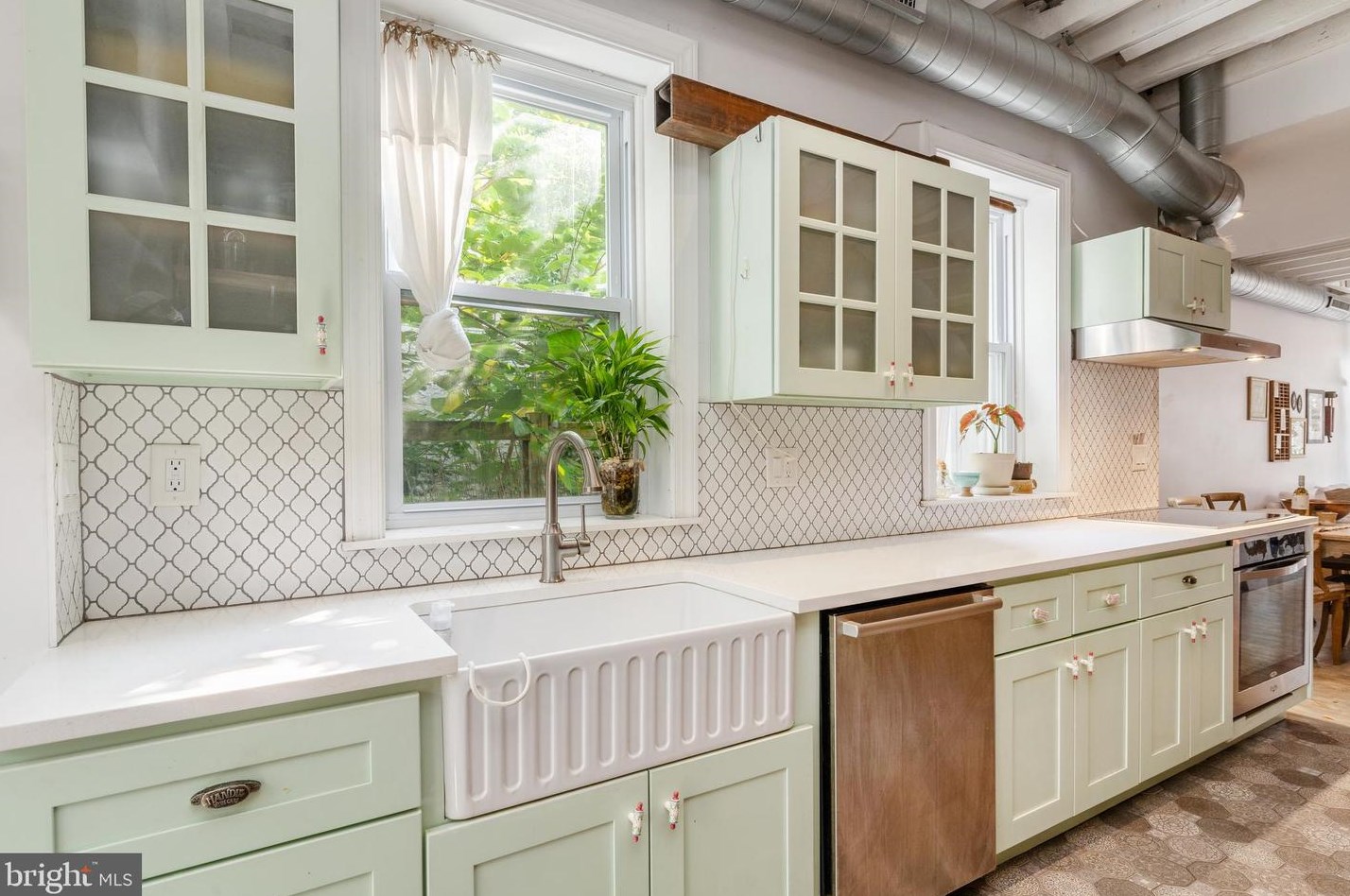 2750 Emerald St, Philadelphia, PA 19134-3427