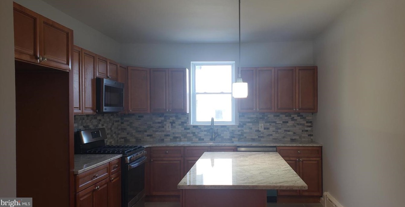 3825 J St, Philadelphia PA  19124-5405 exterior