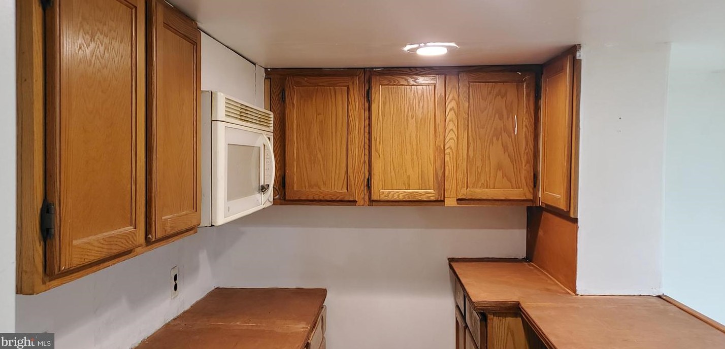 3825 J St, Philadelphia PA  19124-5405 exterior