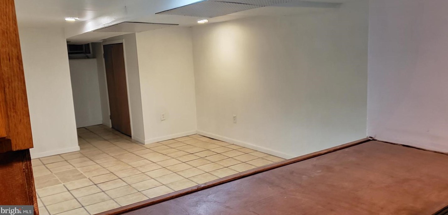 3825 J St, Philadelphia PA  19124-5405 exterior