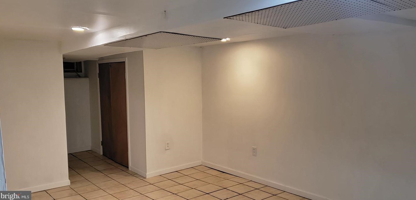 3825 J St, Philadelphia PA  19124-5405 exterior